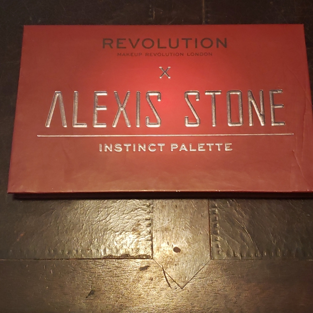 Makeup Revolution Alexis Stone Instinct Palette